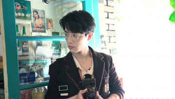 обоя мужчины, xiao zhan, актер, очки, пиджак, фотоаппарат