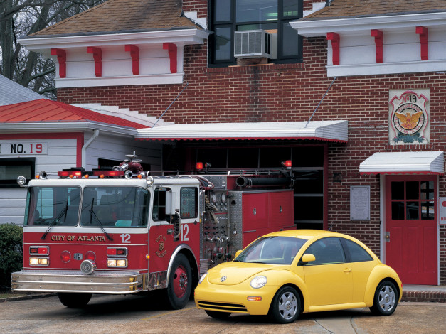 Обои картинки фото автомобили, разные, вместе, fire, truck, beetle, vw