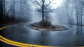 обоя природа, дороги, полоса, поворот, туман