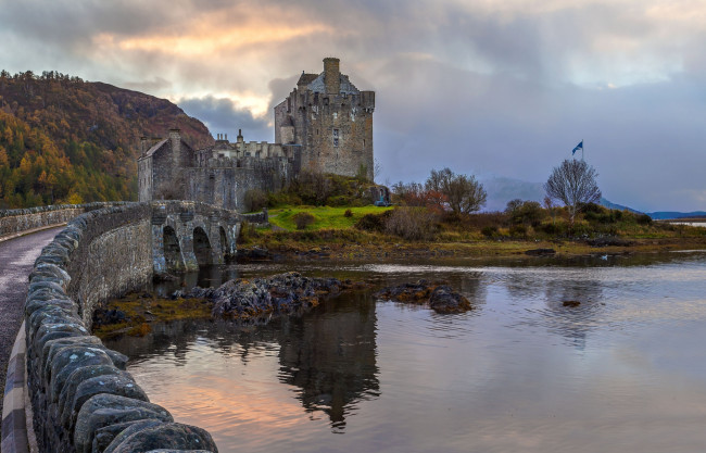 Обои картинки фото города, замок, эйлиан, донан, шотландия, река, мост, каменный