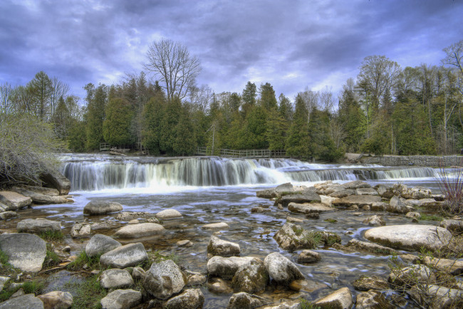 Обои картинки фото sauble, falls, природа, водопады, лес, каскад, деревья, камни, река