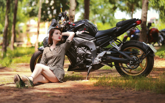 Обои картинки фото мотоциклы, мото с девушкой, азиатка, девушка, мотоцикл, yamaha