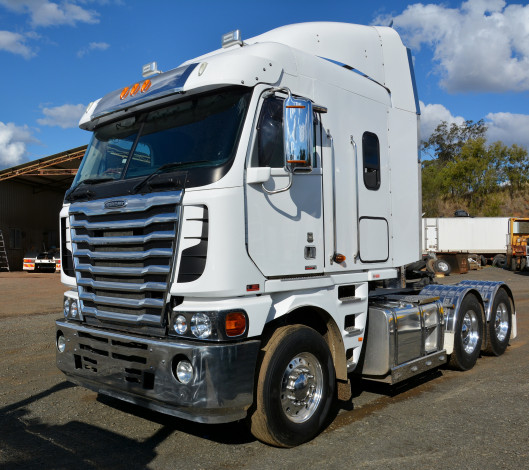 Обои картинки фото freightliner, автомобили, тягач, седельный, грузовик, тяжелый