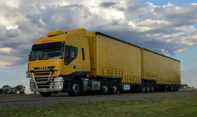 Обои картинки фото iveco, автомобили, тягач, седельный, грузовик, тяжелый