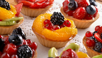 Картинка еда пирожные +кексы +печенье ягоды корзиночки фруктовые