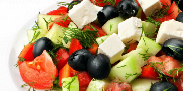 Картинка еда салаты +закуски салат помидоры огурец сыр маслины