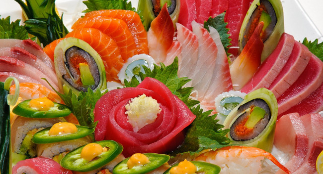 Обои картинки фото еда, рыба,  морепродукты,  суши,  роллы, перец, роллы, тунец, лосось