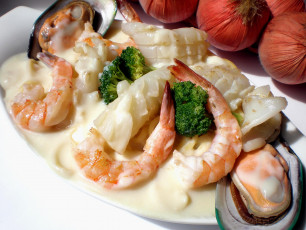 Картинка еда рыбные+блюда +с+морепродуктами креветки мидии соус брокколи