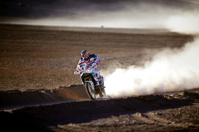 Обои картинки фото спорт, мотокросс, пустыня, пейзаж, дакар, скорость, мотоциклист, мотоцикл