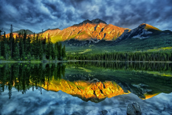 Картинка jasper national park alberta canada природа реки озера отражение горы озеро канада pyramid lake пейзаж peak альберта