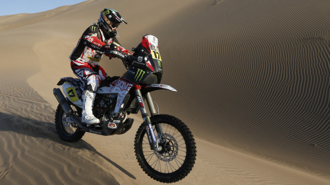 Обои картинки фото спорт, мотокросс, пустыня, гонка, песок