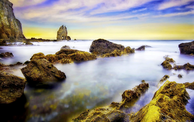 Обои картинки фото природа, побережье, тучи, океан, скалы, камни, туман