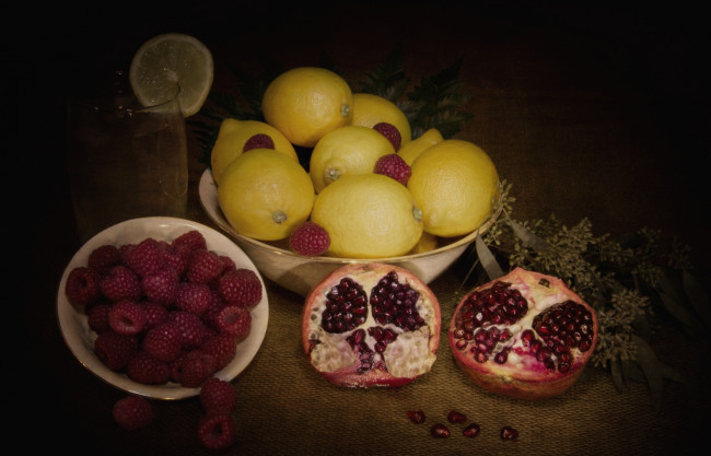 Обои картинки фото еда, фрукты, ягоды, малина, гранат, лимоны