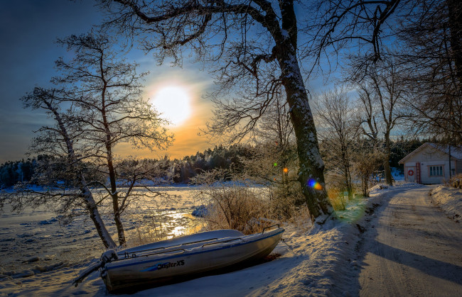 Обои картинки фото природа, восходы, закаты, зима, снег, деревья, финляндия, балтийское, море, закат, дорога, лодка