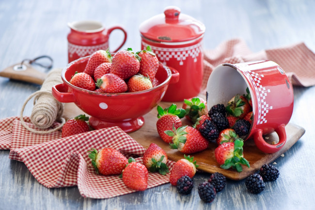 Обои картинки фото еда, фрукты, ягоды, ежевика, клубника