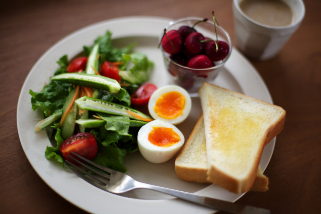 Обои картинки фото еда, салаты, закуски, салат, тосты, яйцо