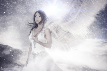 Картинка фэнтези фотоарт арт ветер снег ангел крылья белое платье волосы взгляд лицо азиатка девушка