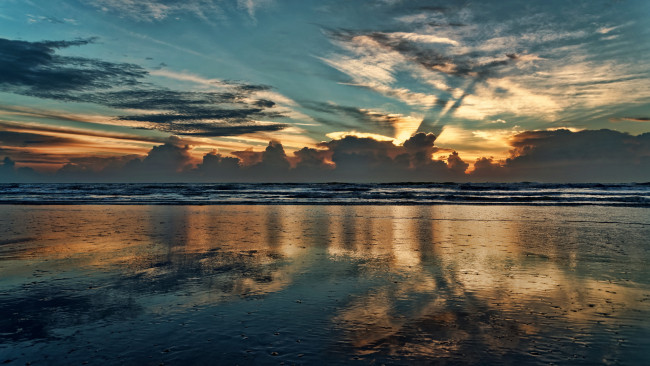 Обои картинки фото природа, моря, океаны, небо, облака, вода, море, солнце, восход