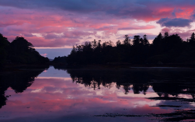 Обои картинки фото природа, реки, озера, ирландия, озеро, берег, лес, деревья, вечер, закат, небо, облака, отражение