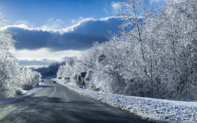 Обои картинки фото природа, зима, пейзаж, снег, дорога, машины, голубое, небо