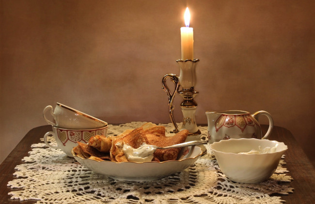 Обои картинки фото еда, блины,  оладьи, свеча, сметана, масленица