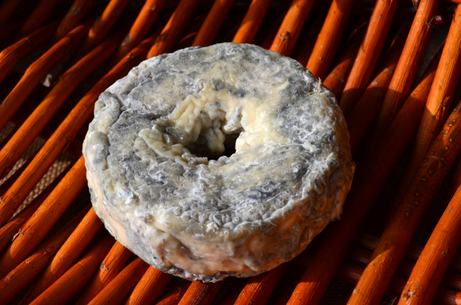 Обои картинки фото couronne lochoise, еда, сырные изделия, сыр