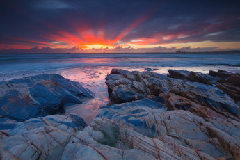 Картинка природа побережье пейзаж океан камни рассвет берег