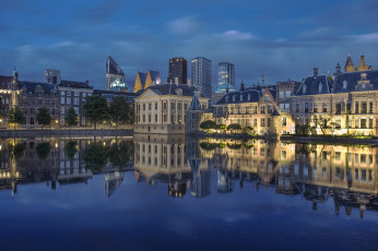 обоя города, - панорамы, отражение, зеркало, нидерланды, маурицхейс, ночью, огни, гаага