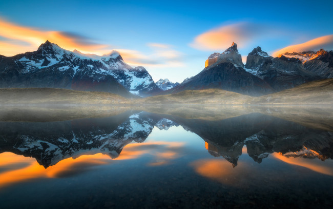 Обои картинки фото природа, горы, Чили, патагония, анды, в, парке, торрес-дель-пайне, отражаются, воде