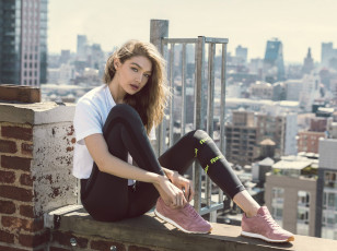 обоя gigi hadid reebok , 2017, девушки, gigi hadid, celebrities, gigi, hadid, reebok, джиджи, хадид, модель, фотосессия, крыша