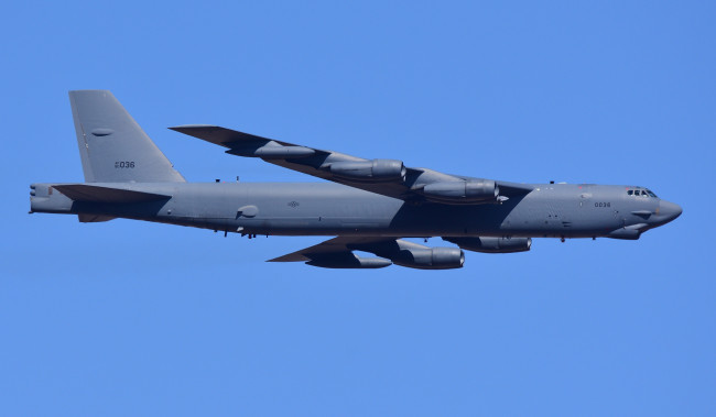 Обои картинки фото boeing b-52h, авиация, боевые самолёты, ввс
