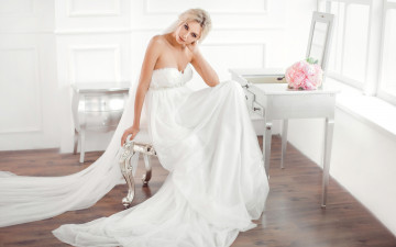 Картинка девушки -unsort+ невесты блондинка невеста платье фата цветы зеркало