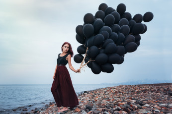 Картинка девушки -+брюнетки +шатенки девушка воздушные шары побережье море