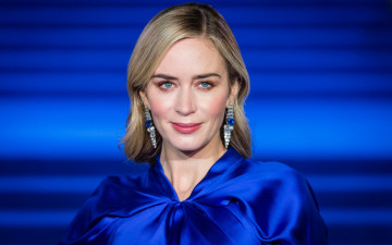 обоя девушки, emily blunt, серьги, синее, платье, фон