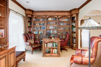 Картинка интерьер кабинет библиотека офис стол кресла книги