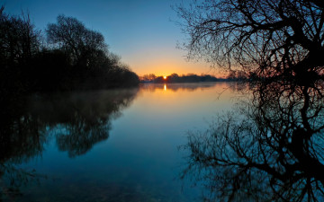Картинка природа реки озера деревья туман восход солнце озеро