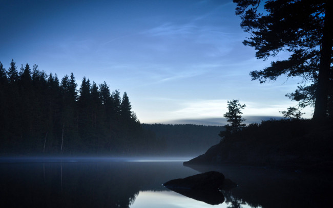 Обои картинки фото природа, реки, озера, камни, озеро, утро, туман, берега, деревья, рассвет