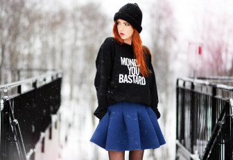 обоя девушки, ebba zingmark, рыжая, шапка, свитер, юбка, зима, снег, мост