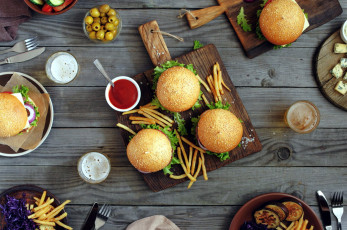 Картинка еда бутерброды +гамбургеры +канапе гамбургеры оливки пиво соус