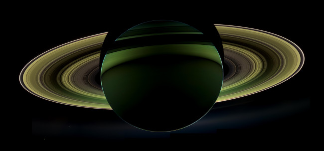 Обои картинки фото космос, сатурн, с, темной, стороны, вид