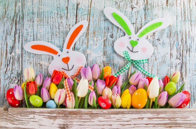 Обои картинки фото праздничные, пасха, кролики, яйца, тюльпаны