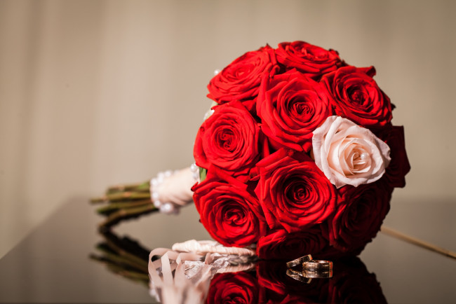 Обои картинки фото цветы, розы, букет, кольца, свадебный