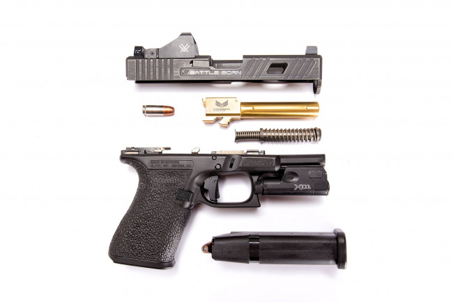 Обои картинки фото оружие, пистолеты, glock, пистолет, детали, разобранный