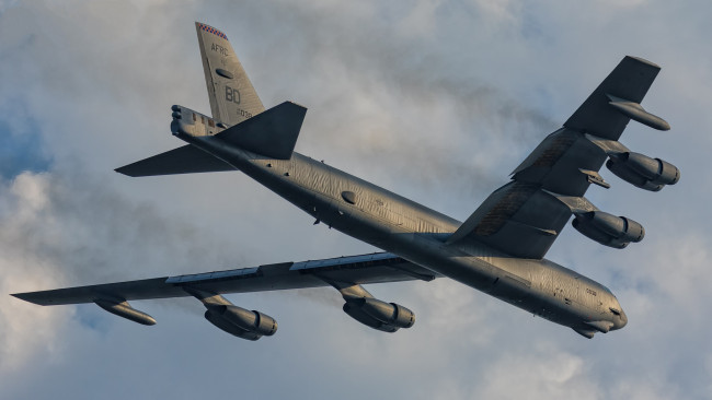 Обои картинки фото boeing b52h stratofortress, авиация, боевые самолёты, ввс