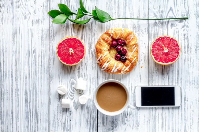 Обои картинки фото еда, разное, кофе, грейпфрут, зефир, булочка, телефон