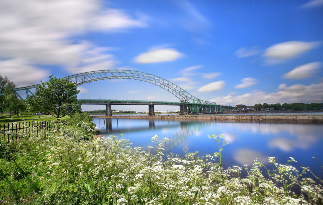 Обои картинки фото runcorn, england, города, мосты, ранкорн, англия, река, цветы