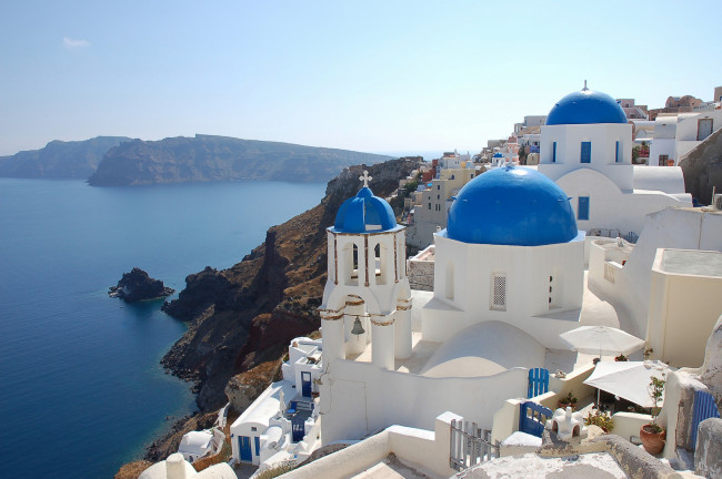 Обои картинки фото oia, santorini, greece, города, санторини, греция, церковь, скалы, побережье, эгейское, море, ия