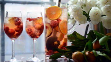 Картинка еда напитки +коктейль ягоды кувшин фрукты бокалы