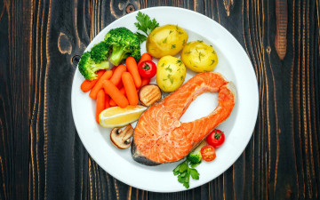 Картинка еда рыбные+блюда +с+морепродуктами брокколи морковь картофель лимон форель помидоры томаты