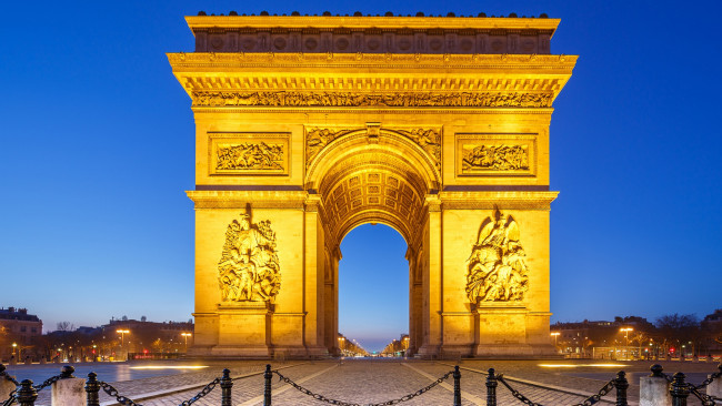 Обои картинки фото города, париж , франция, подсветка, площадь, арка